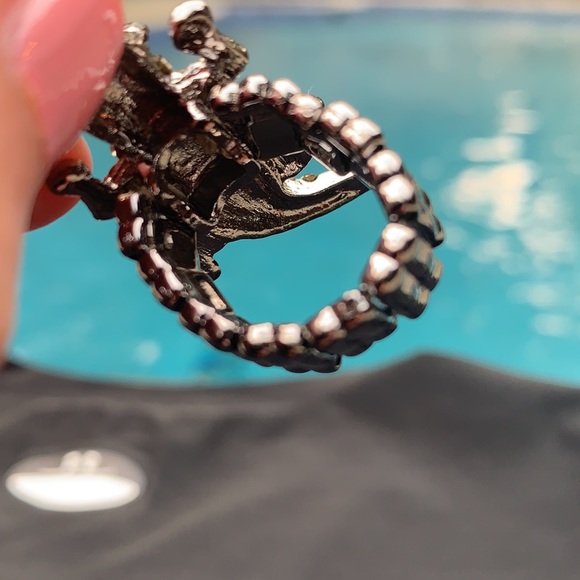New Alligator Crystal Stretch Ring - Picture 5 of 8